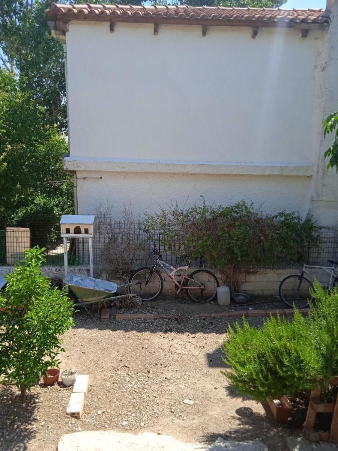 Το Μικρό Σπίτι Στη Φάρμα! Apartment Acharnes Bagian luar foto