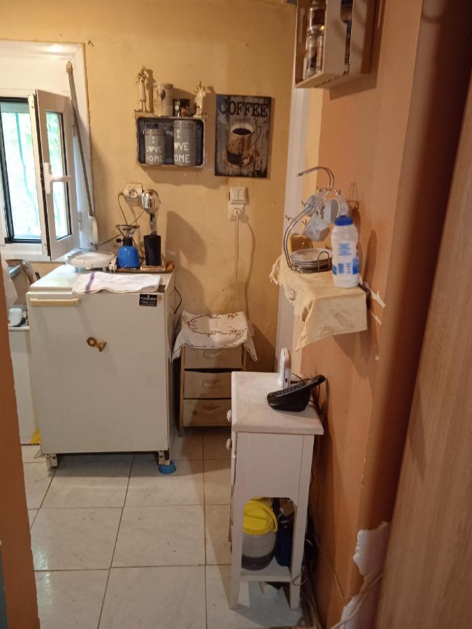 Το Μικρό Σπίτι Στη Φάρμα! Apartment Acharnes Bagian luar foto